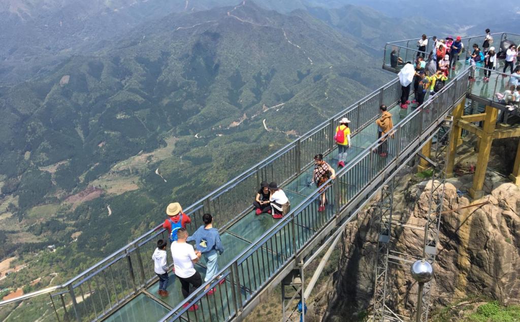 廣州出發(fā)清遠3日自駕游：陽山神峰關(guān)-連南瑤族-連山壯家民族風情體驗之旅