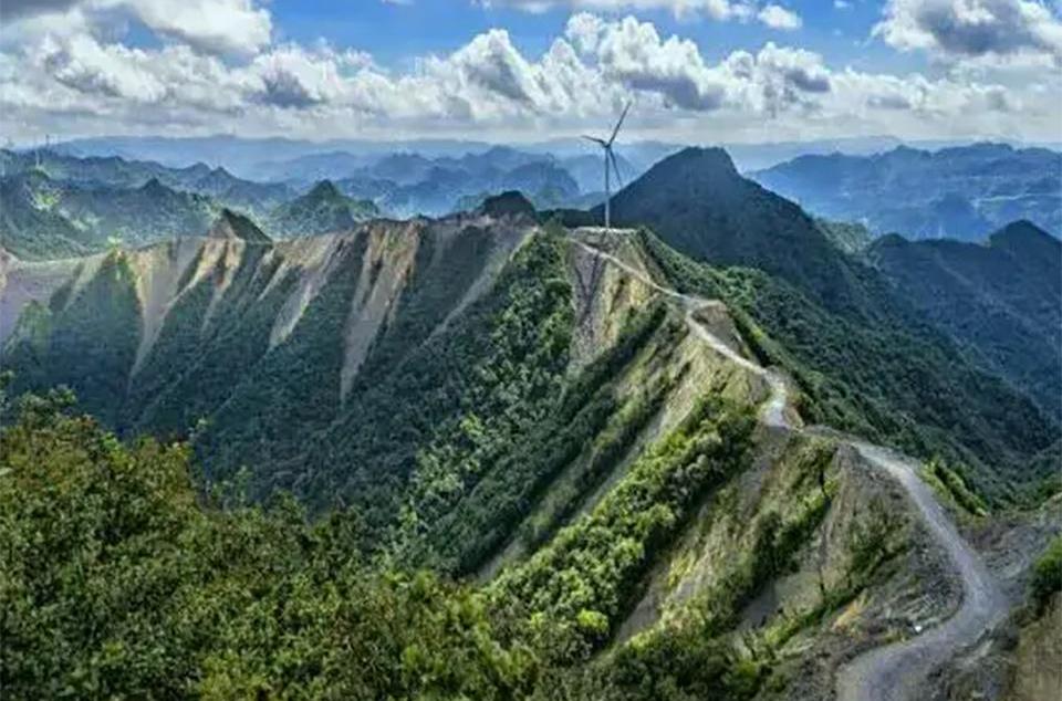 重慶出發(fā)渝東北3日自駕游：刀背梁-云陽(yáng)龍缸-萬(wàn)壽古寨-張飛廟3日重慶周邊自駕游